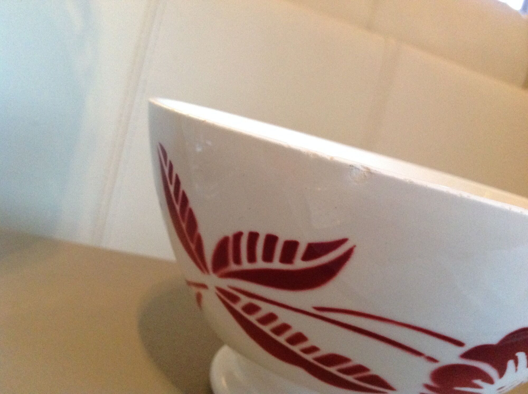 White bowl with red flowers from Sarreguemines vintage years 50-60