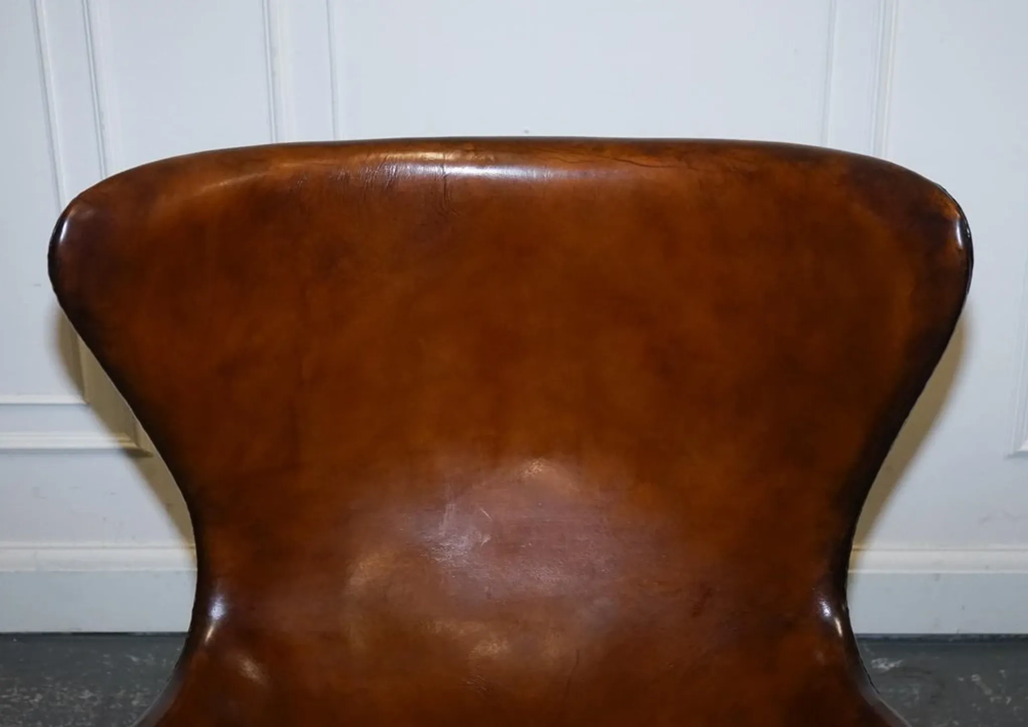 Chaise Egg Vintage Teintée à la Main en Brun Whisky