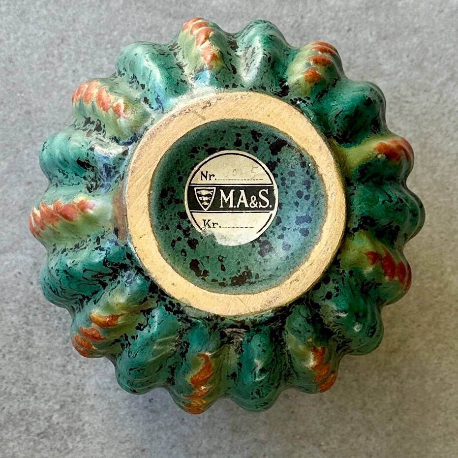 "Melon" vase in glazed ribbed ceramic – Michael Andersen & Sons