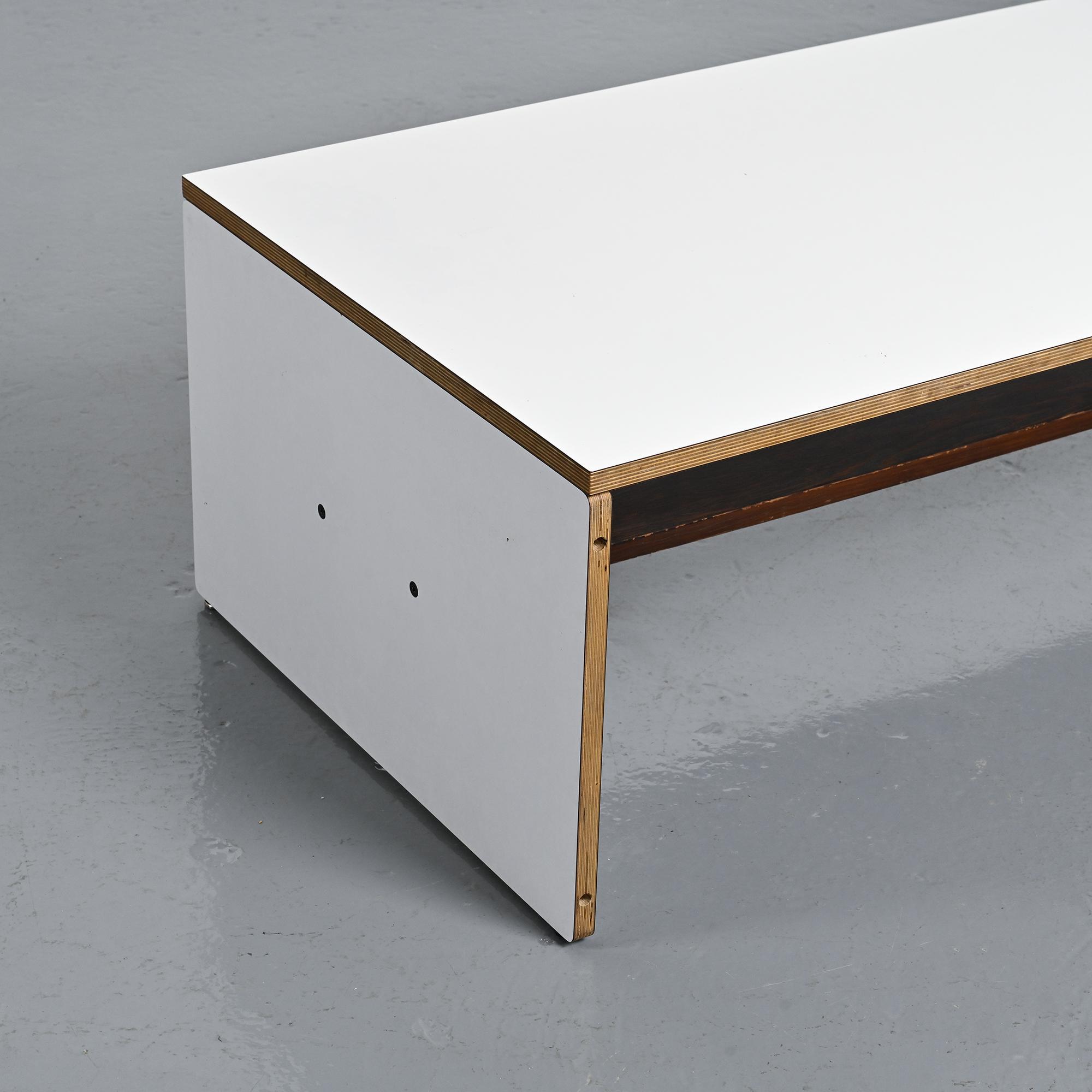 Table modulaire par Pierre Guariche pour la Plagne, circa 1968