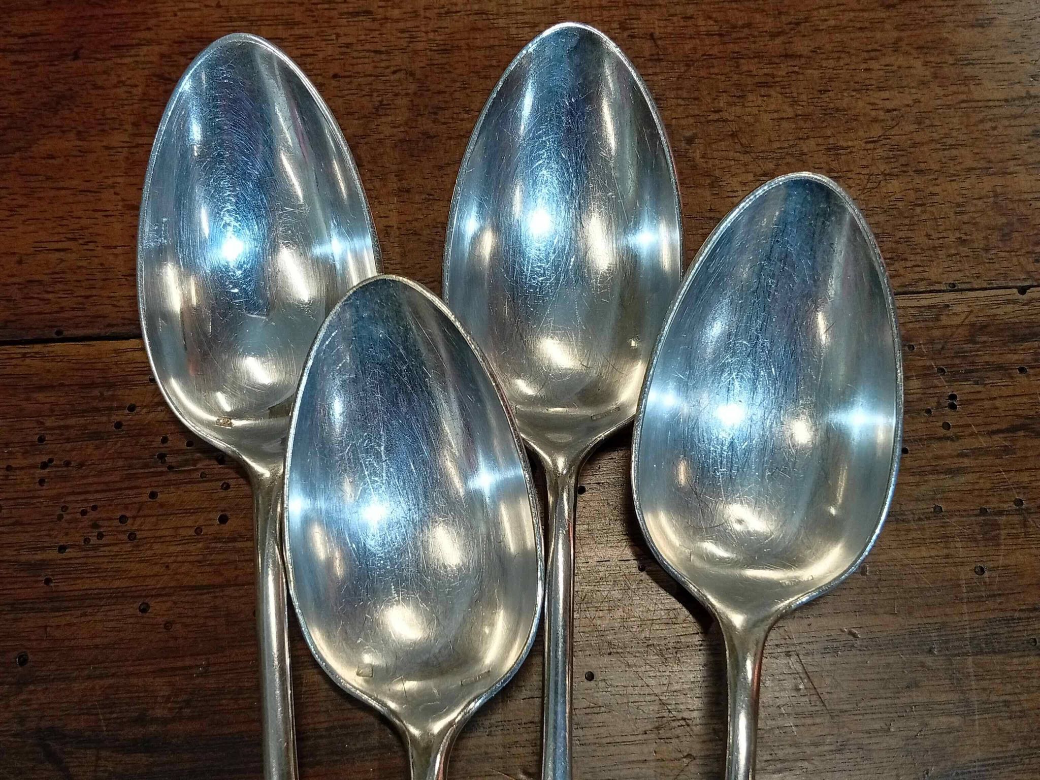 Set of 4 large spoons in the Vieux Paris style in silver-plated metal.