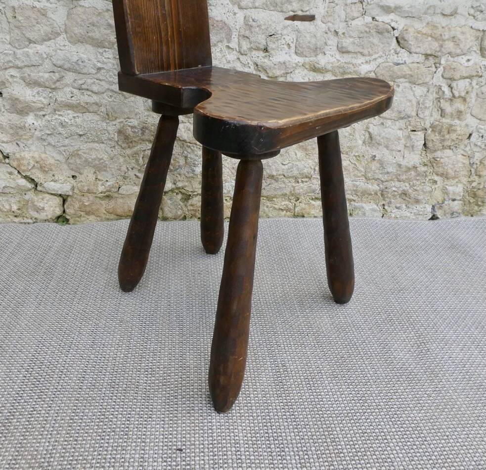 Mountain chair in solid wood, carved with a chisel, around 1960.