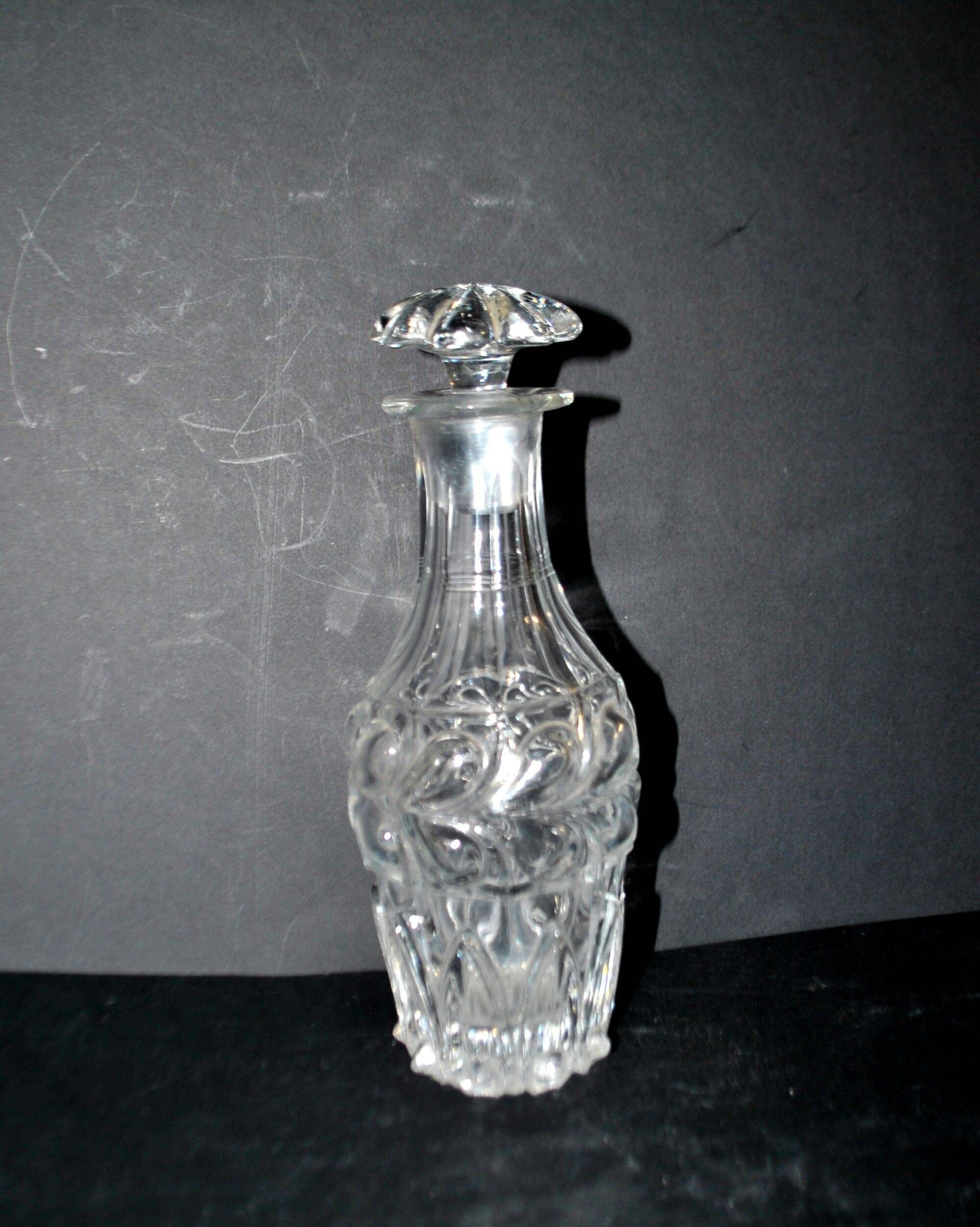 Cut crystal liqueur carafe Laurier Saint-Louis 1840