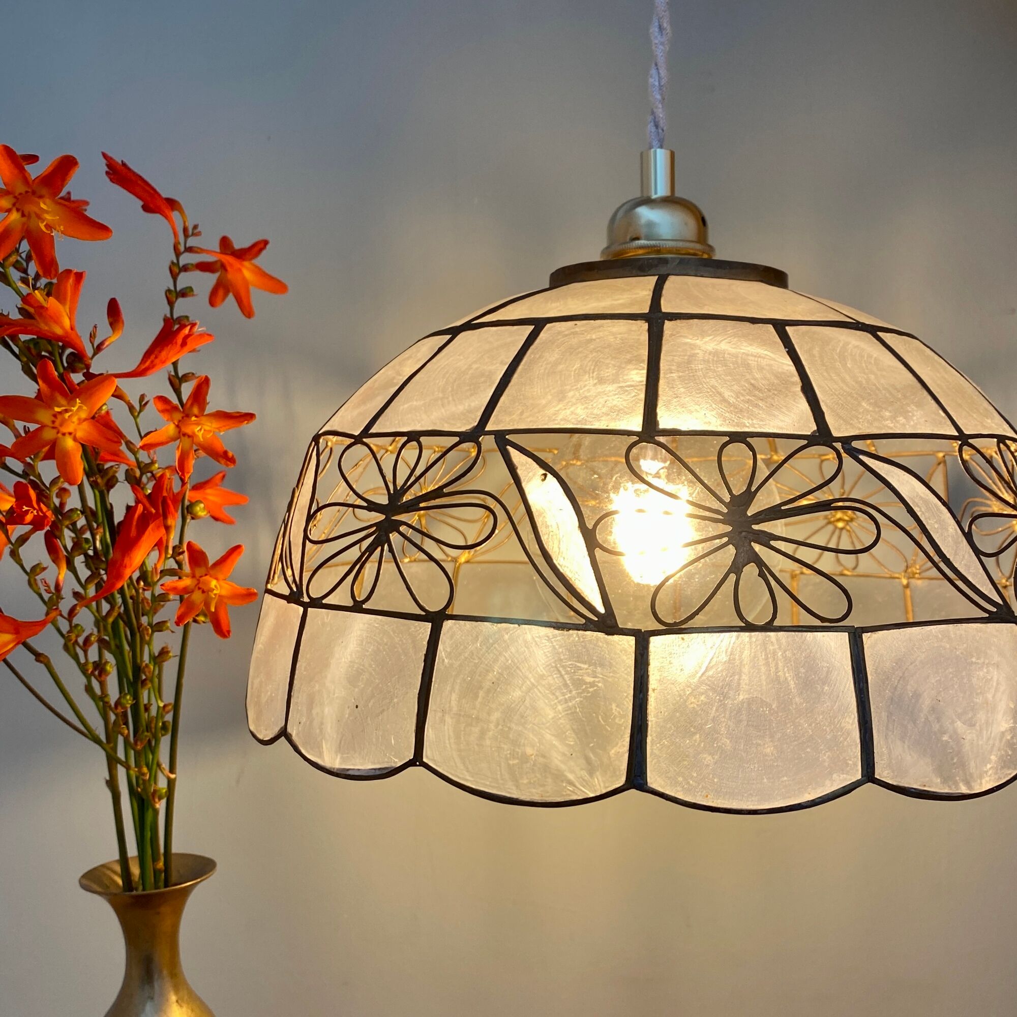 Vintage lampshade suspension in mother-of-pearl and brass