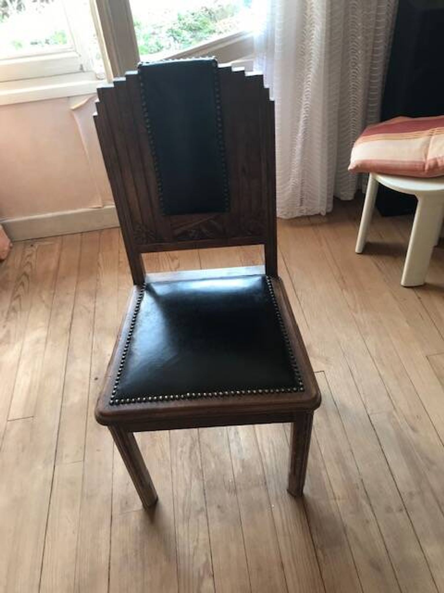 Lot de 5 chaises Art deco + une avec pied cassé