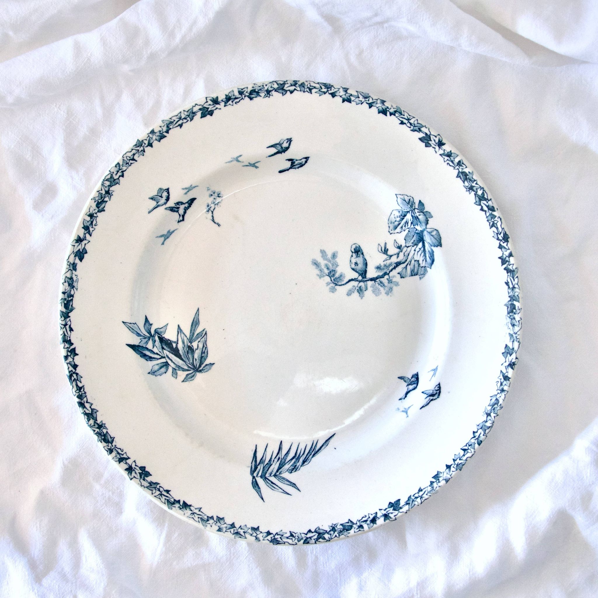 Plat rond en terre de fer oiseaux Choisy-le-Roi HB & C, XIXe siècle