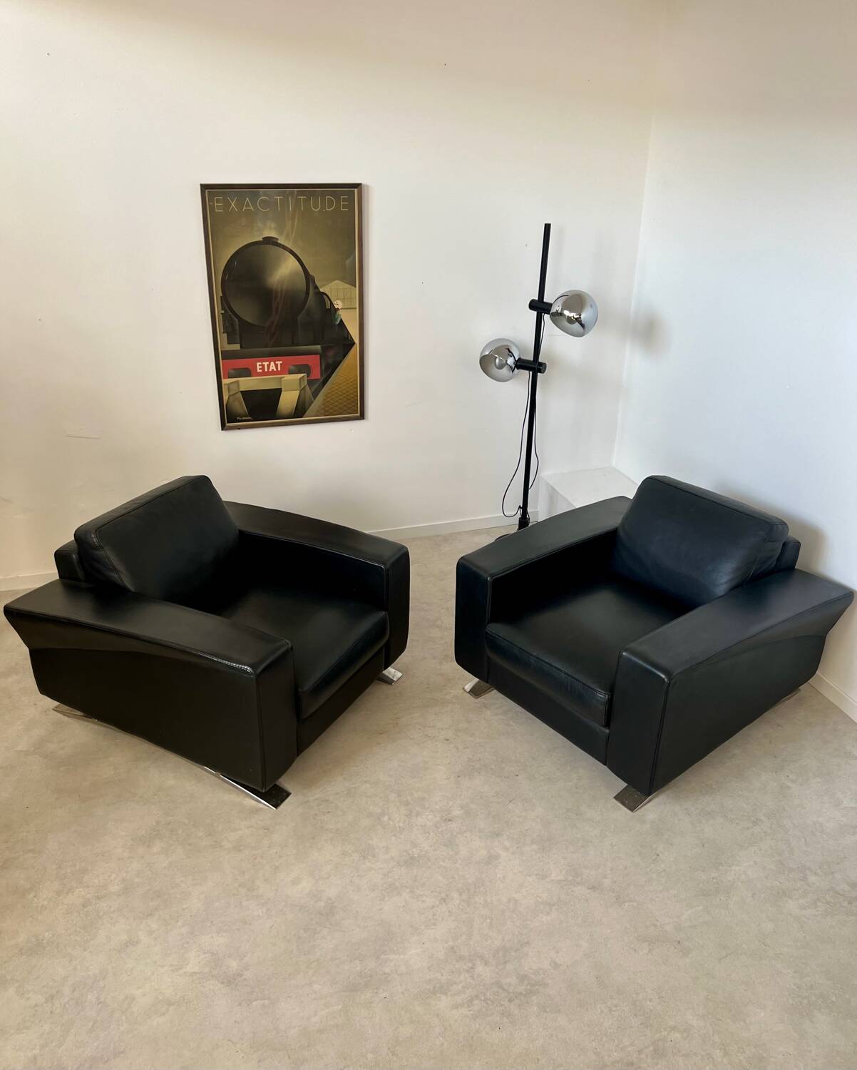 Lot 2 roche bobois designer leather armchairs 80s vintage custom aviator shape