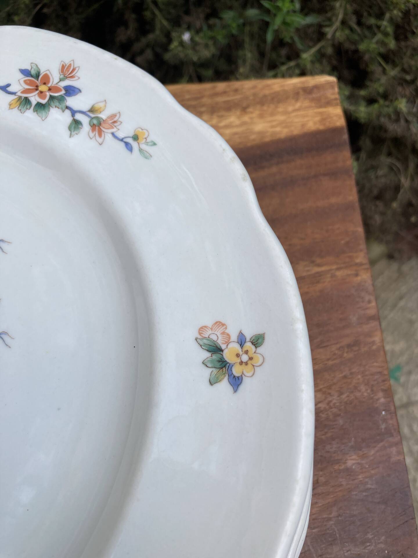 Flat plates with scalloped edges Sarreguemines bohemian chic