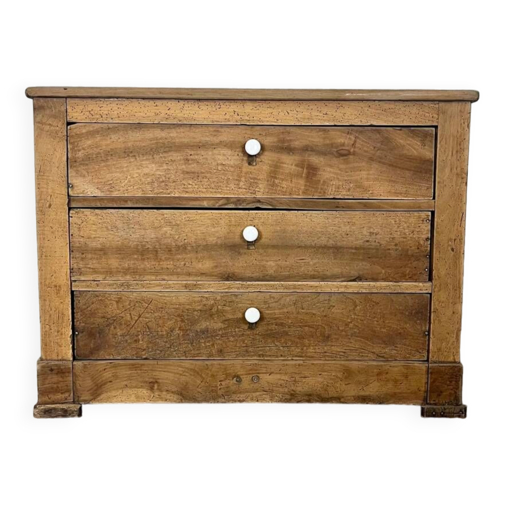 Walnut chest of drawers