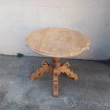 Solid wood pedestal table
