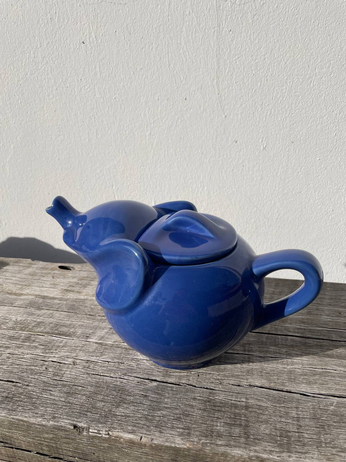 Blue elephant slush teapot