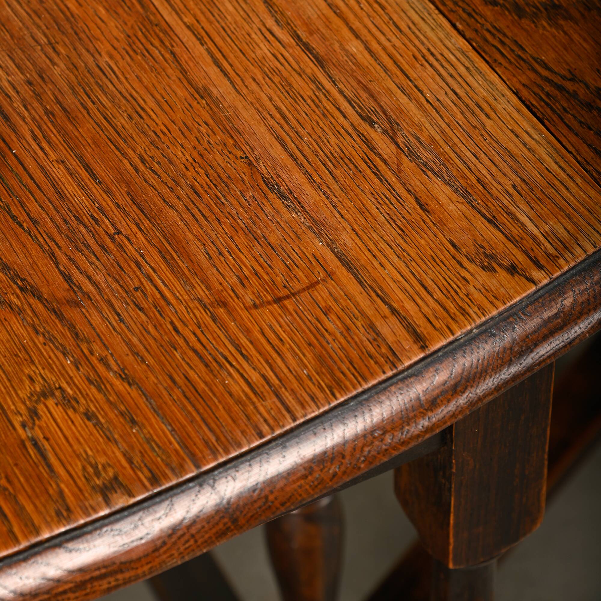 Antique English oval Gateleg Table in solid Oak, Late 19th Century