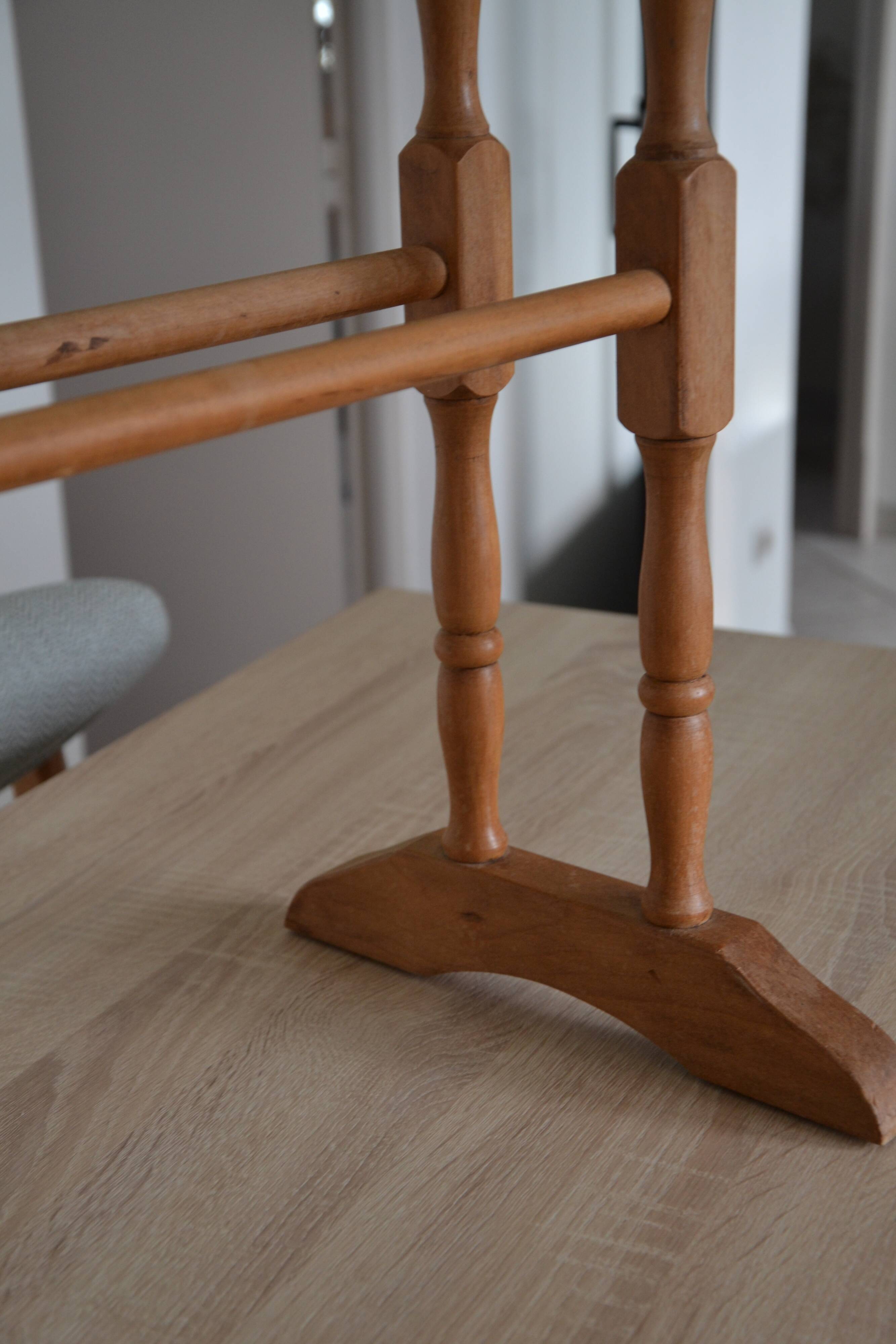Pine towel rack