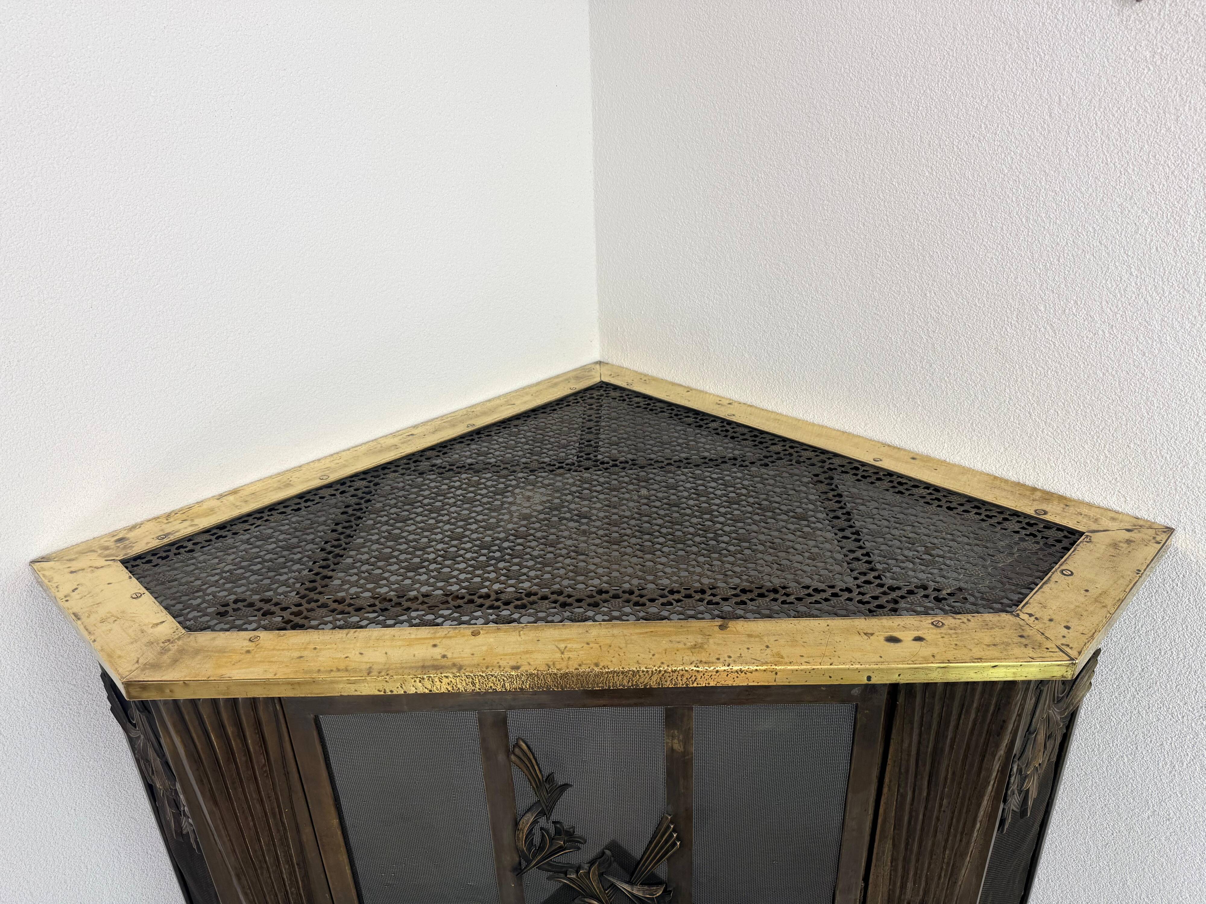 Corner fireplace screen in brass attributed to Dagobert Peche