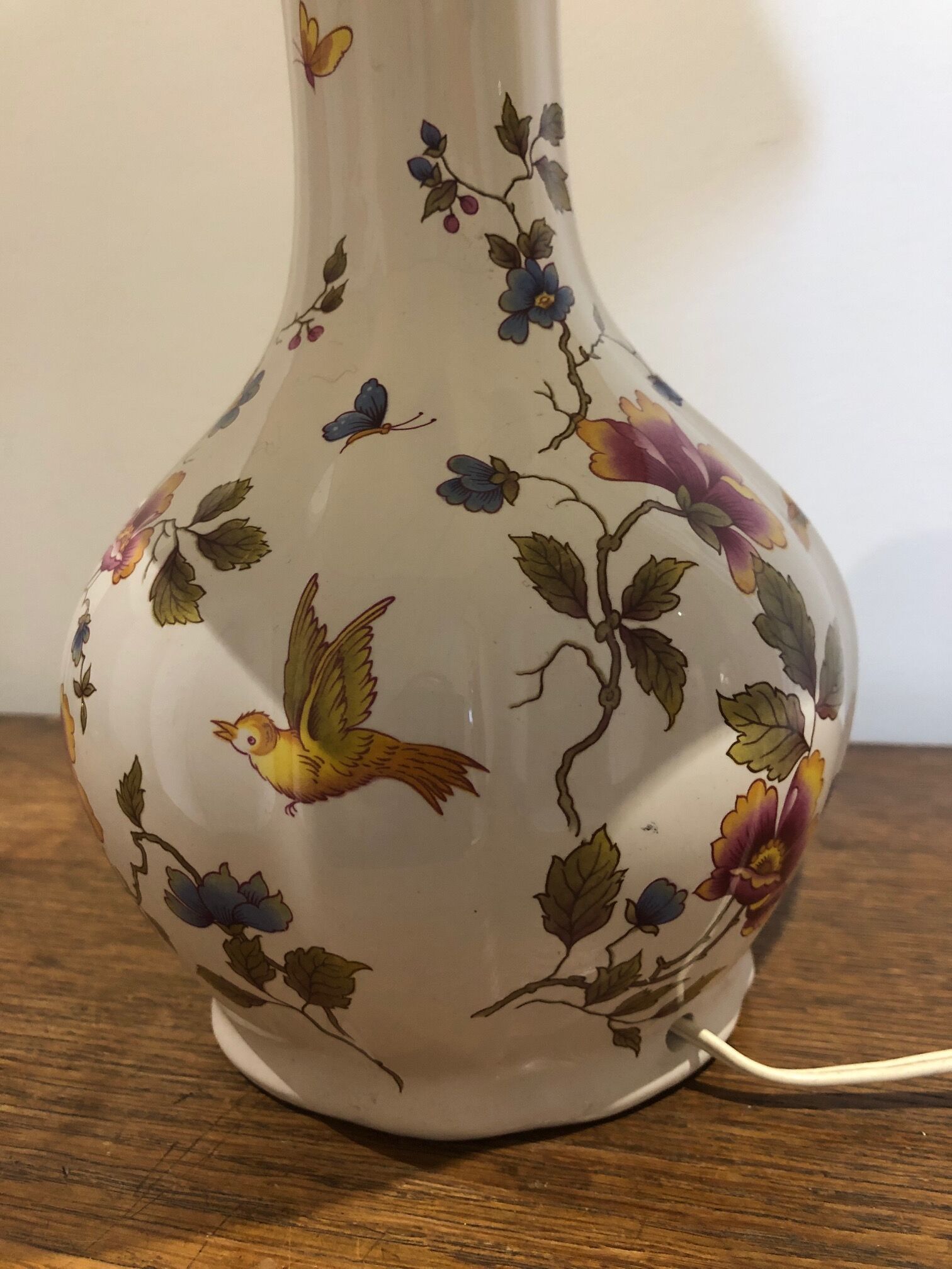 Vintage faience lamp with bird décor