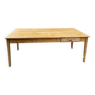 Farm table
