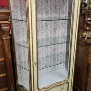 vitrine de style Louis XV