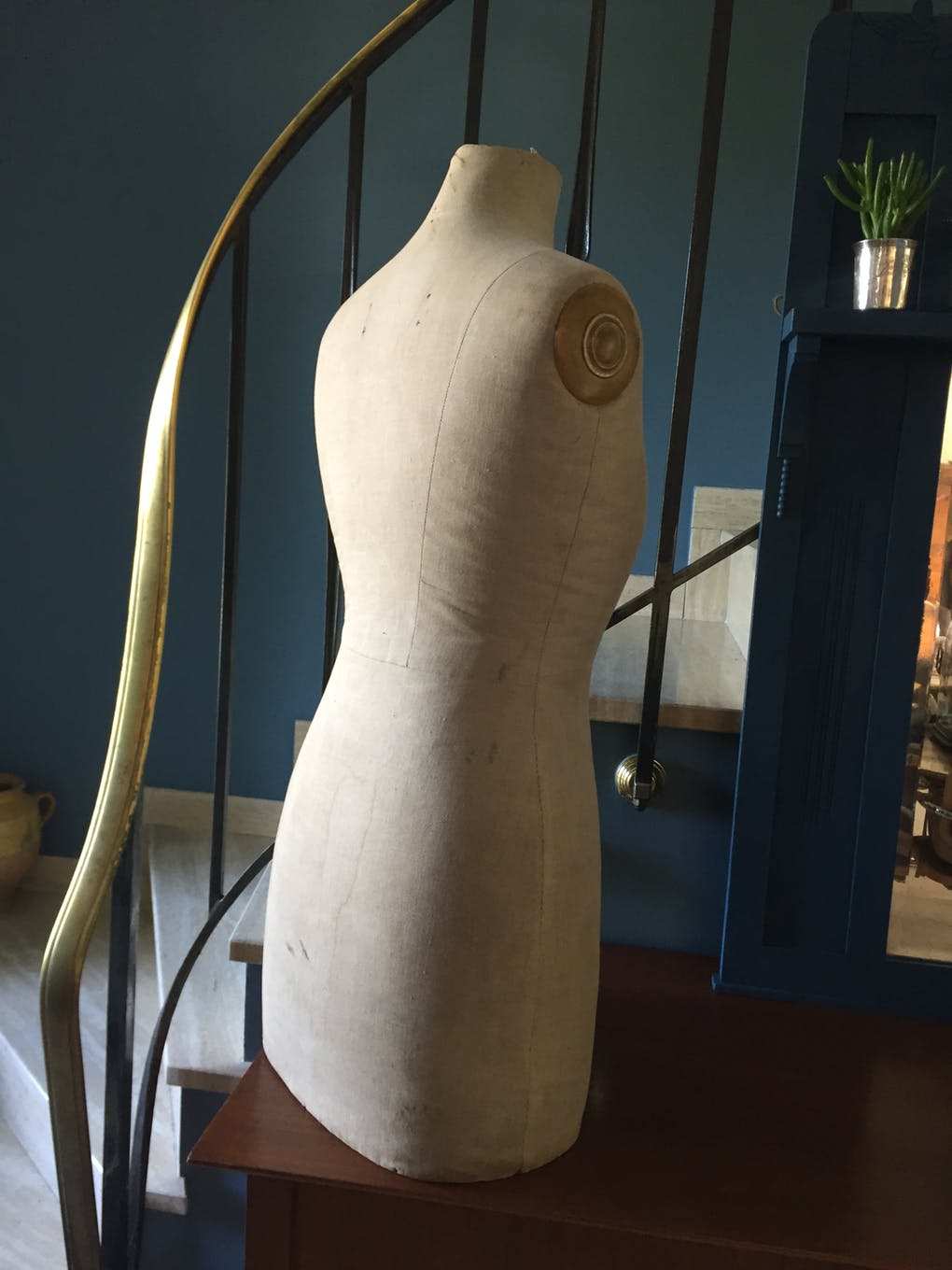 Former bust of vintage couture model Girard of the 50s