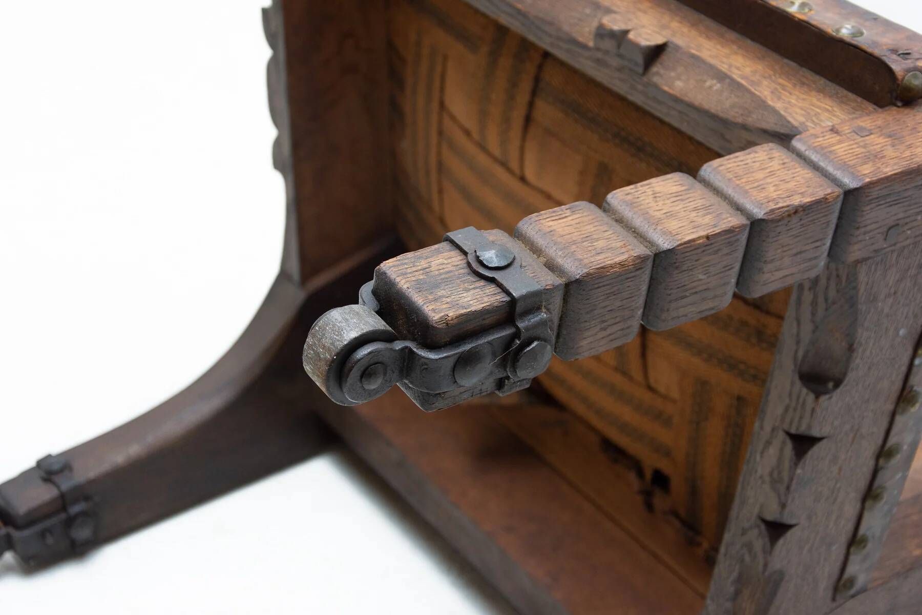 Late 19th century massive throne chair