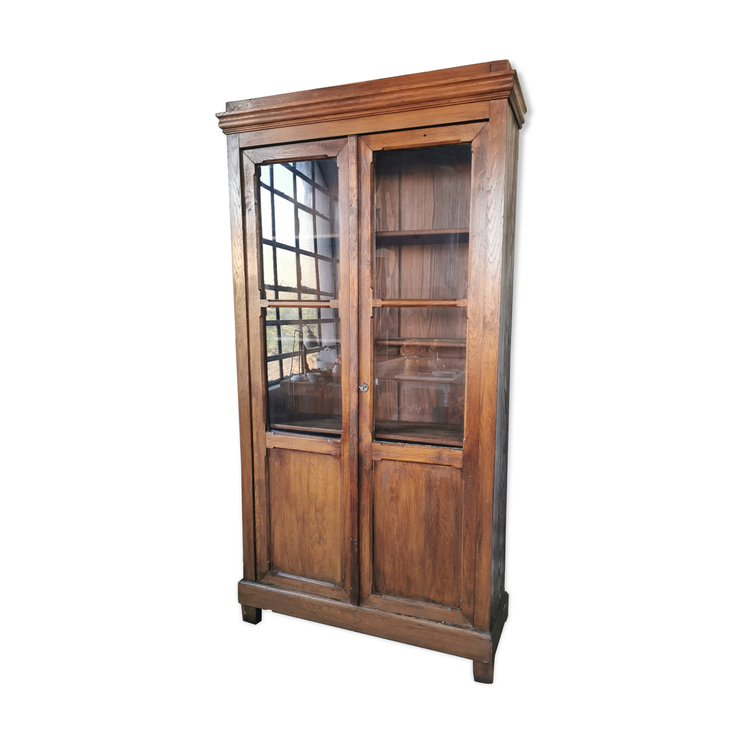 Library, wooden showcase