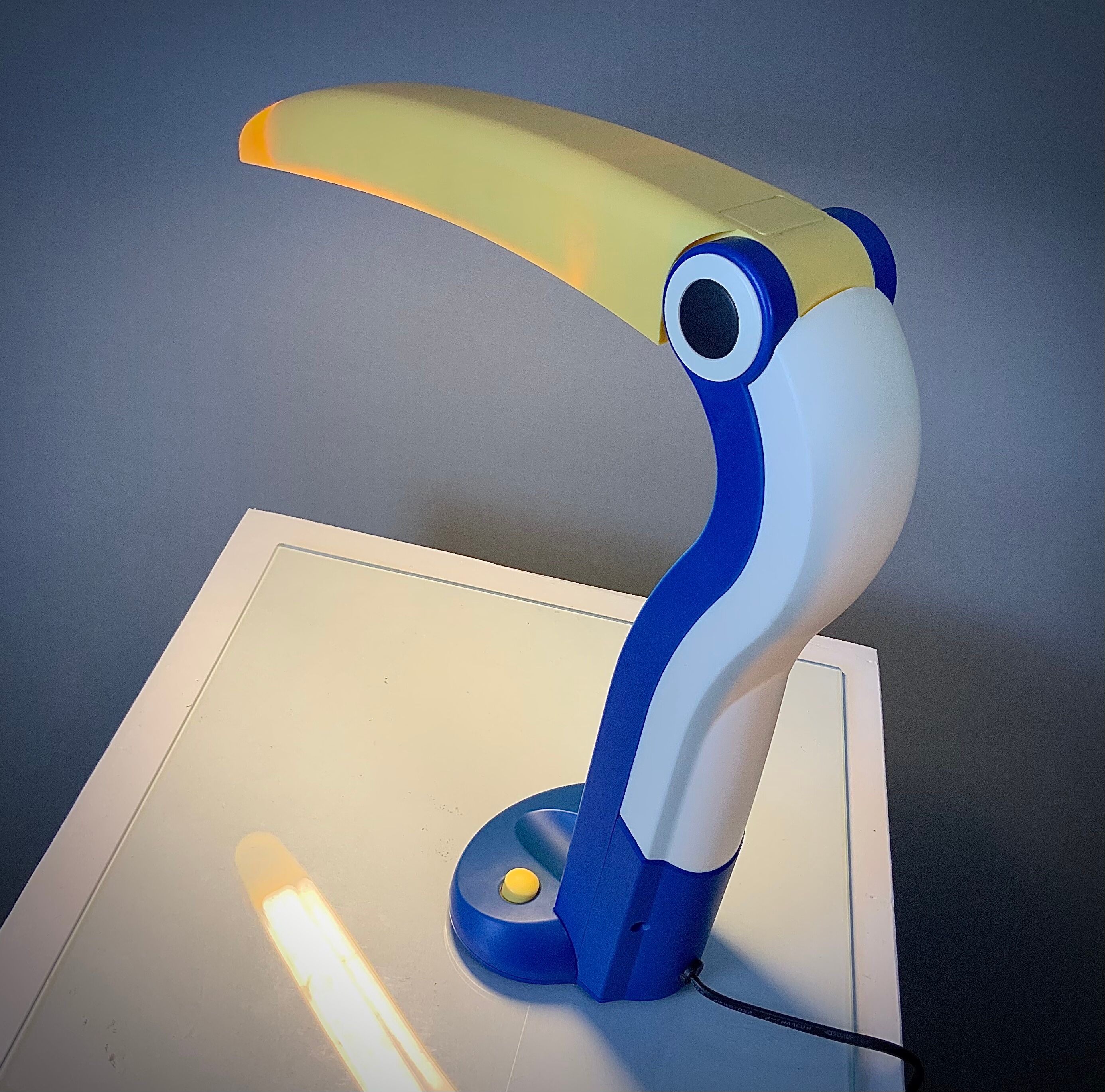 Toucan lamp