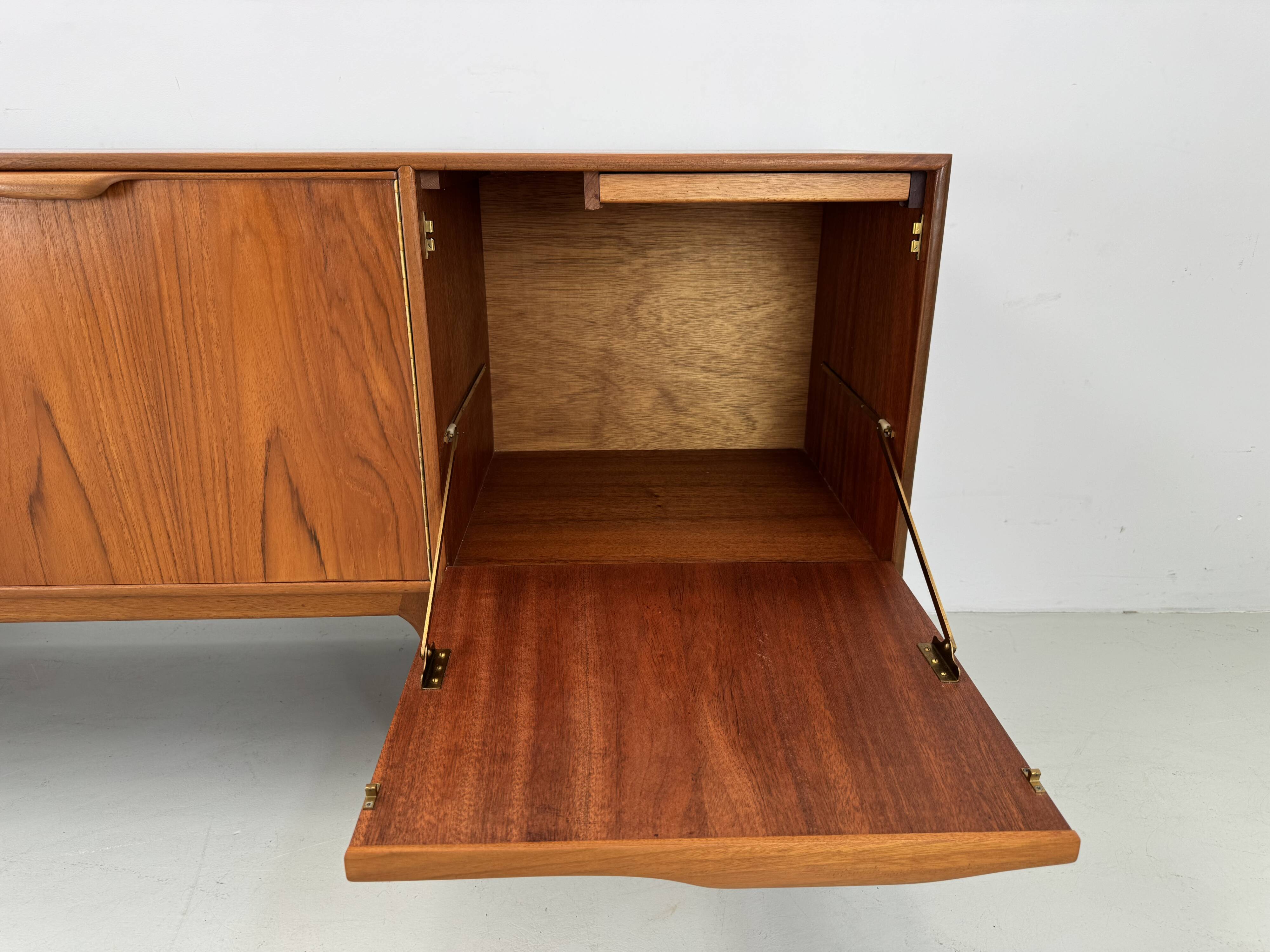 Beautiful McIntosh sideboard designed by T. Robertson in the 1960s.