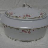 Oval soup tureen