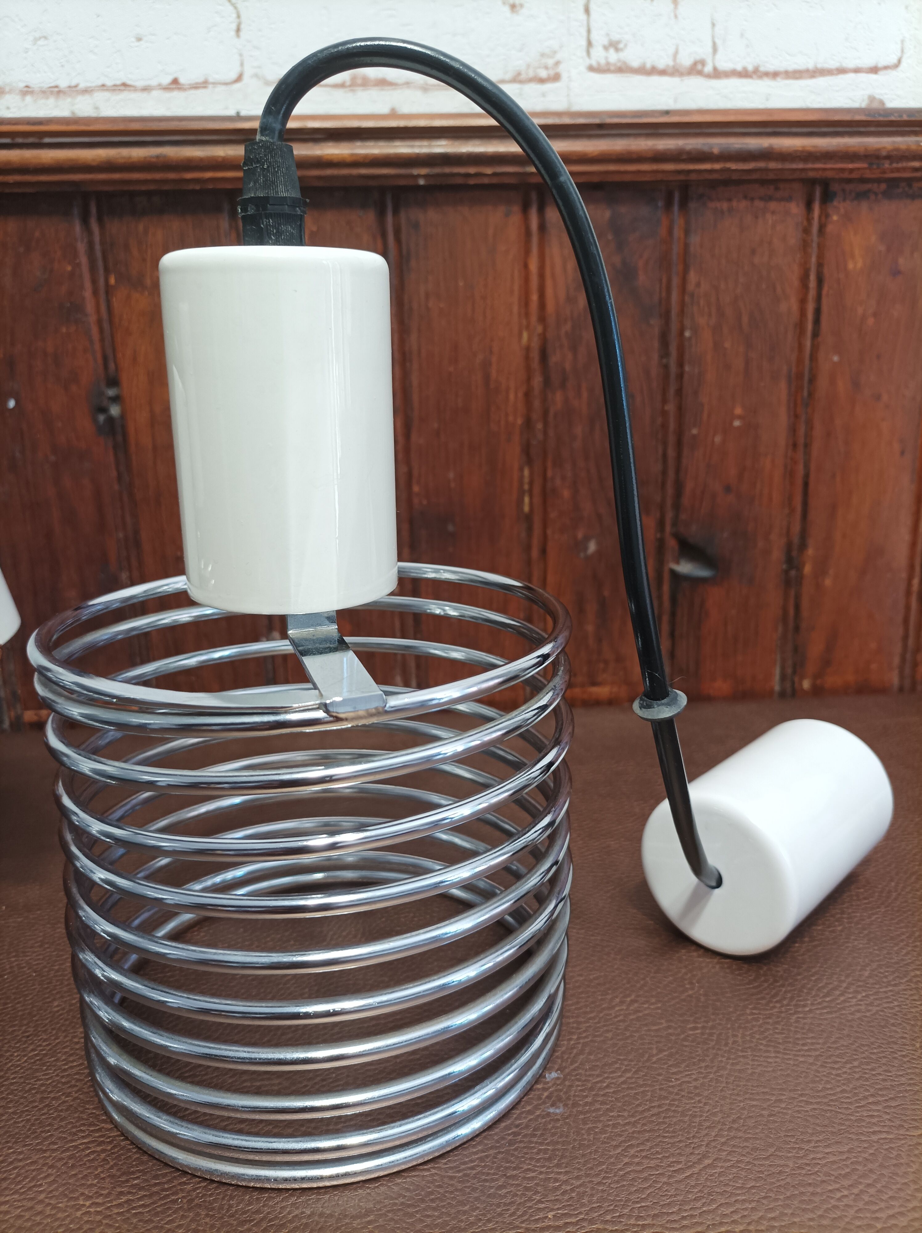 Lustre suspension ressort 1970 vintage en acier chromé