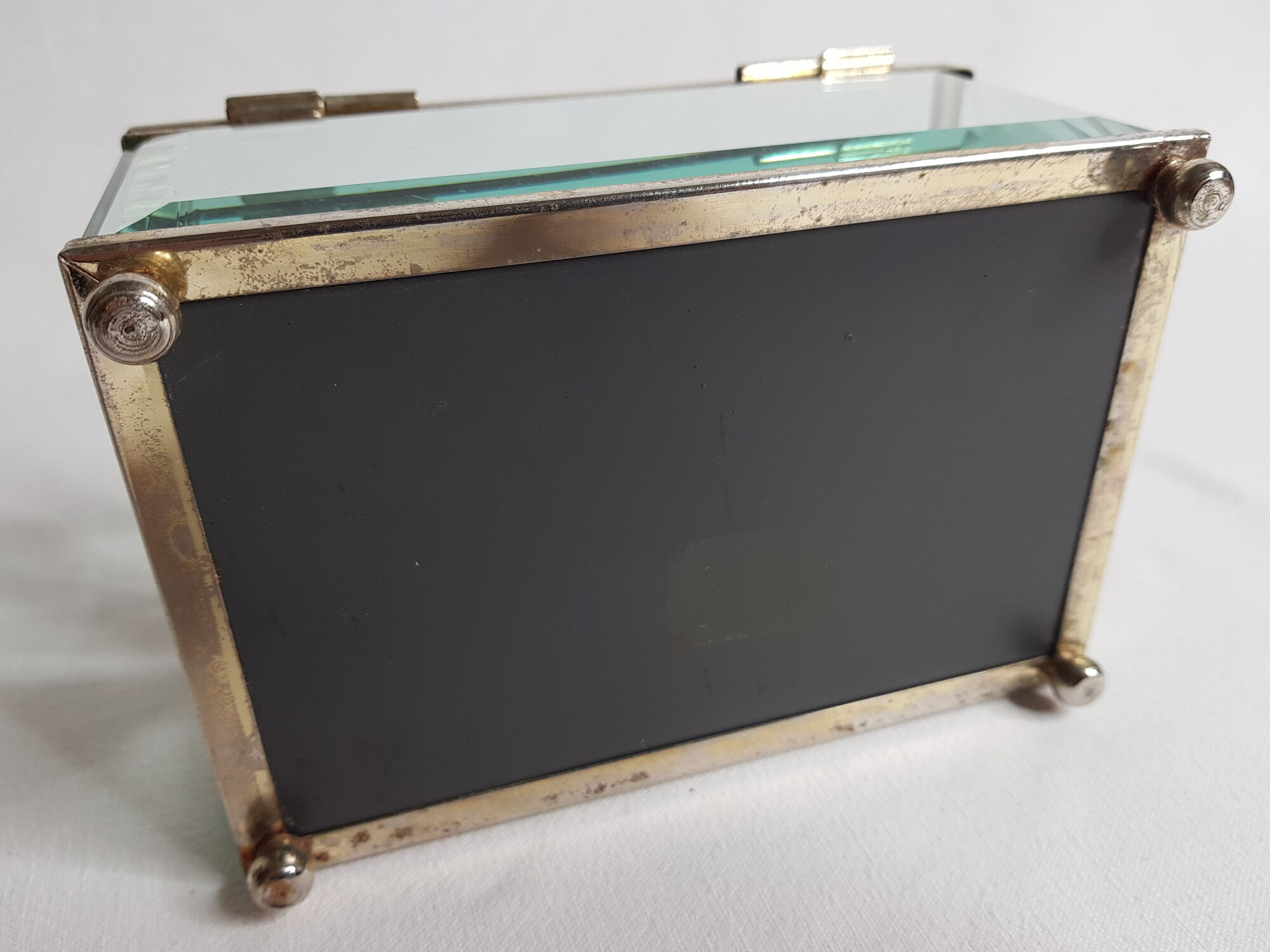 Jewelry box in bevelled glass and gold metal