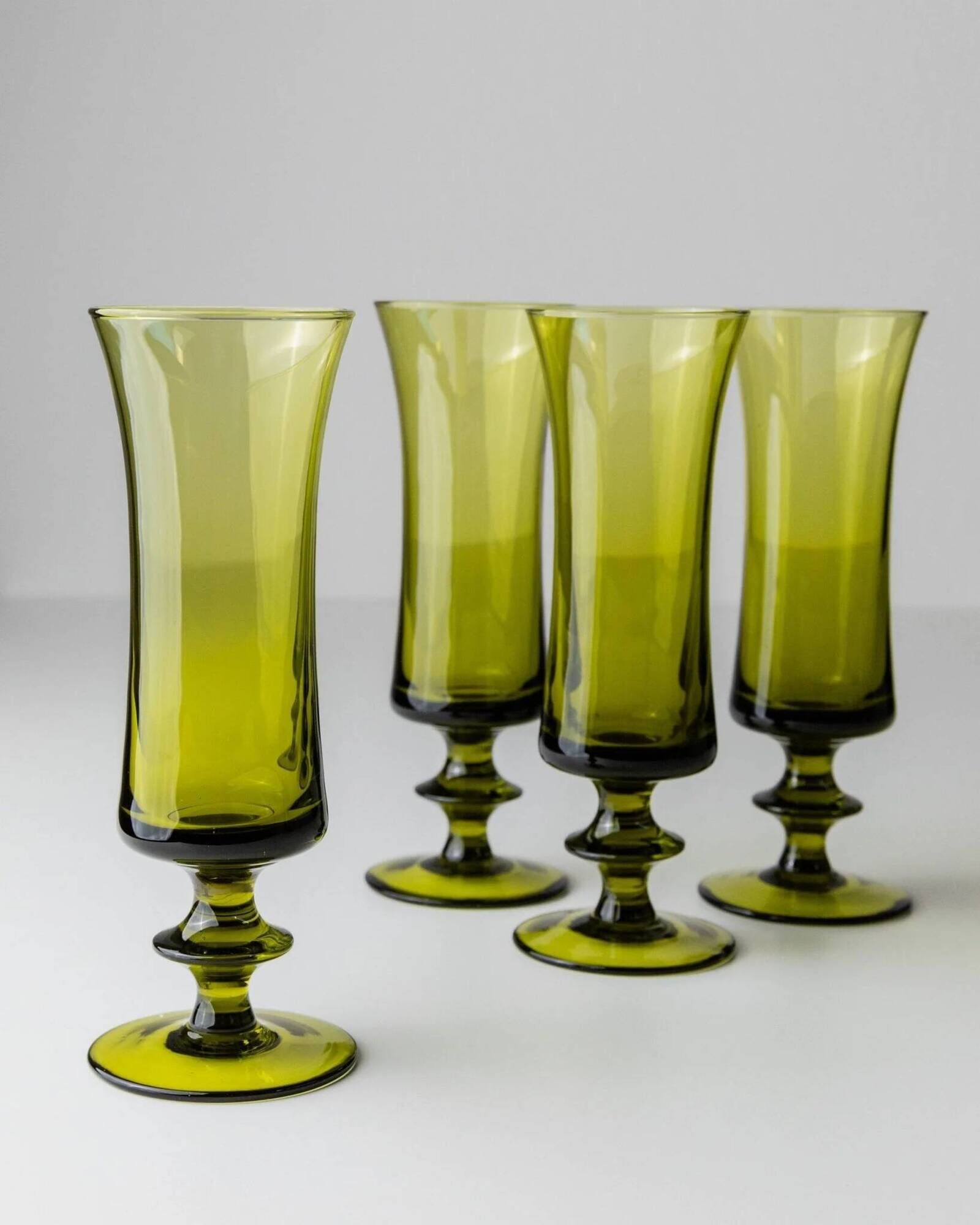 4 green Murano glass drinking glasses - mid-century Italian stemware, olive - 1970s retro cocktail set