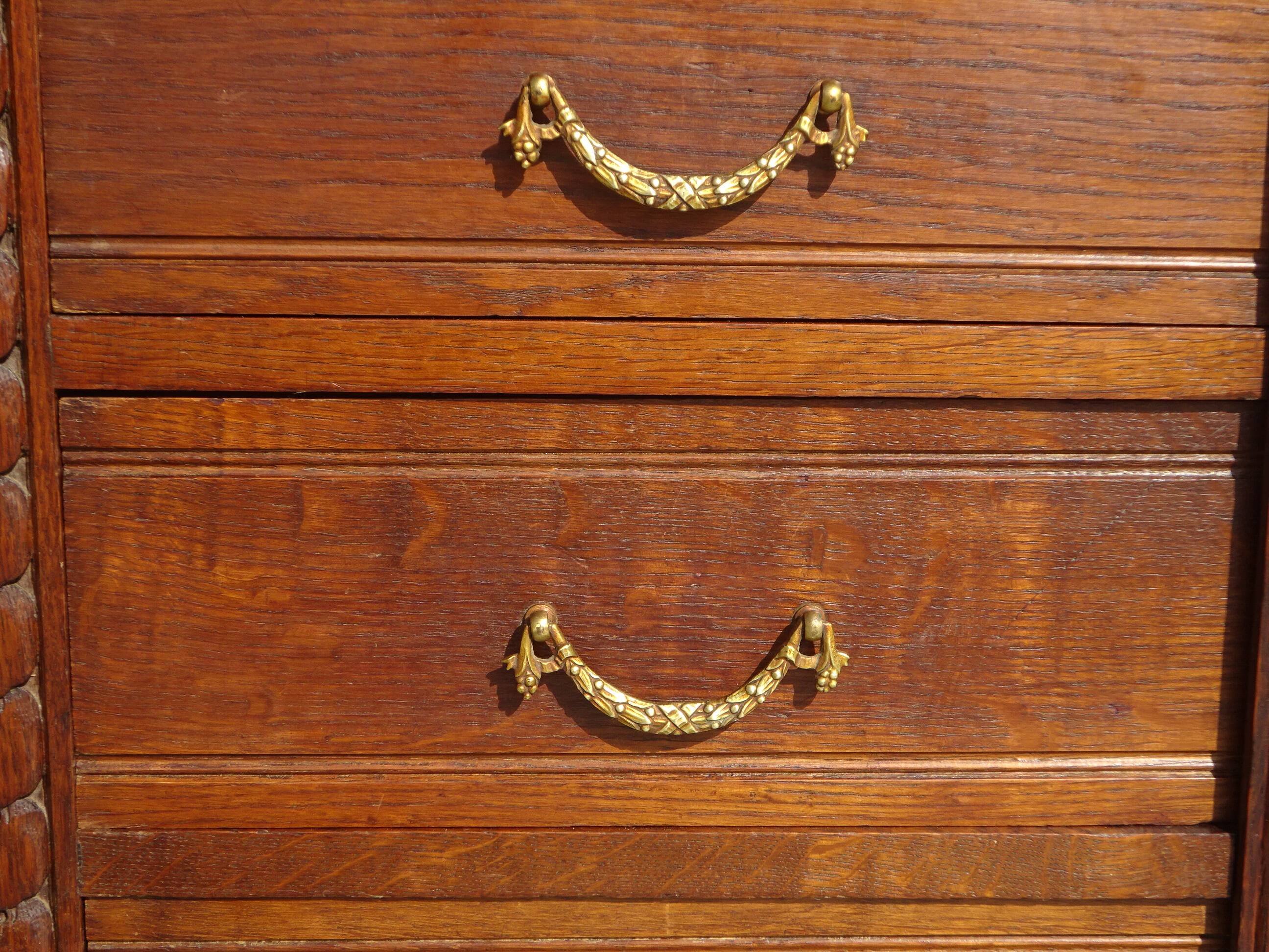 Small display case in oak and old glass