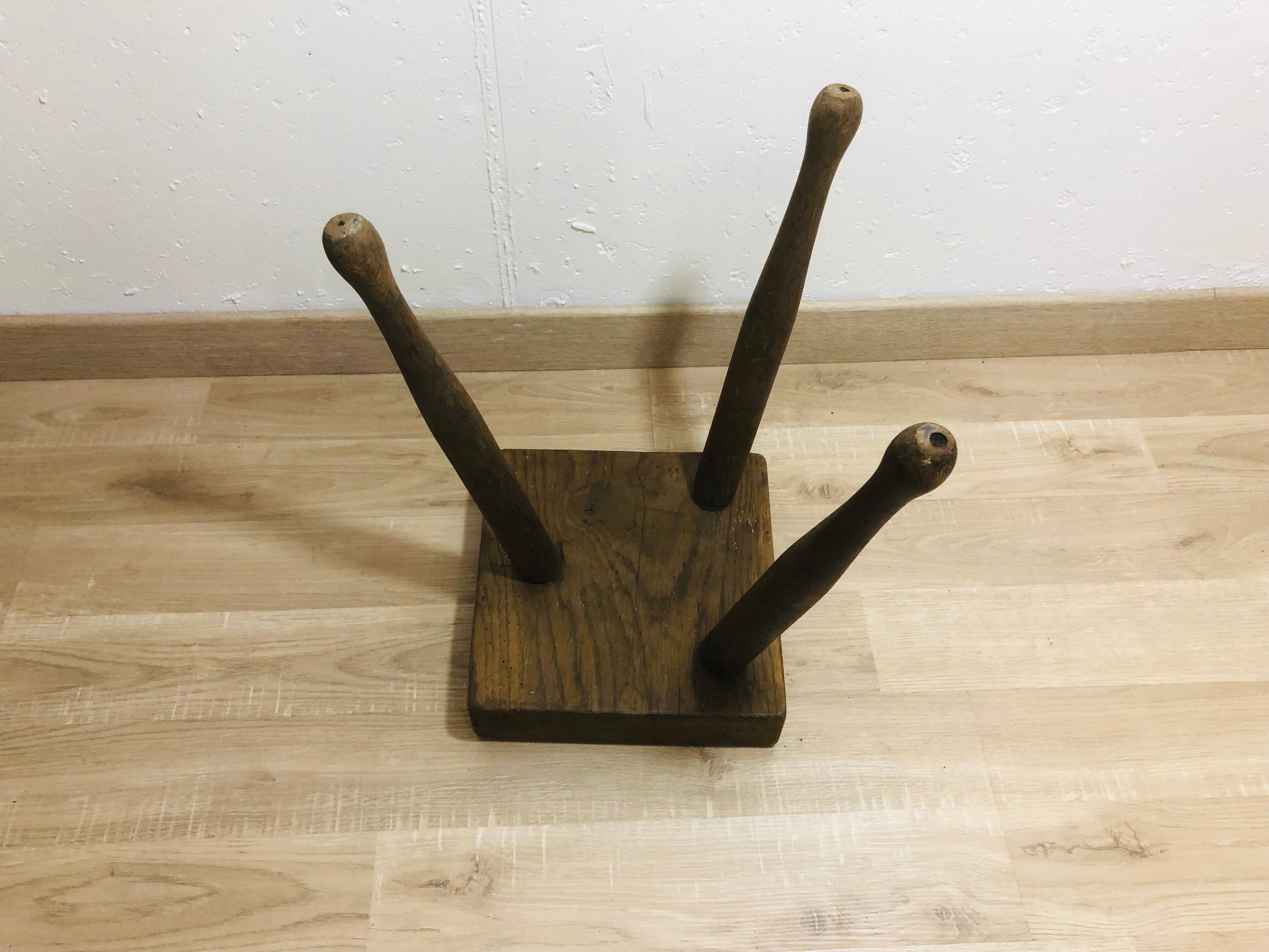 Farm tripod stool