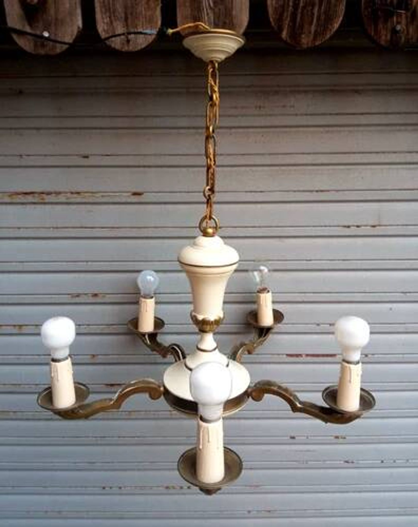 Rare chandelier with 5 lights in bronze and lacquered brass - Circa 1940 - in working condition.