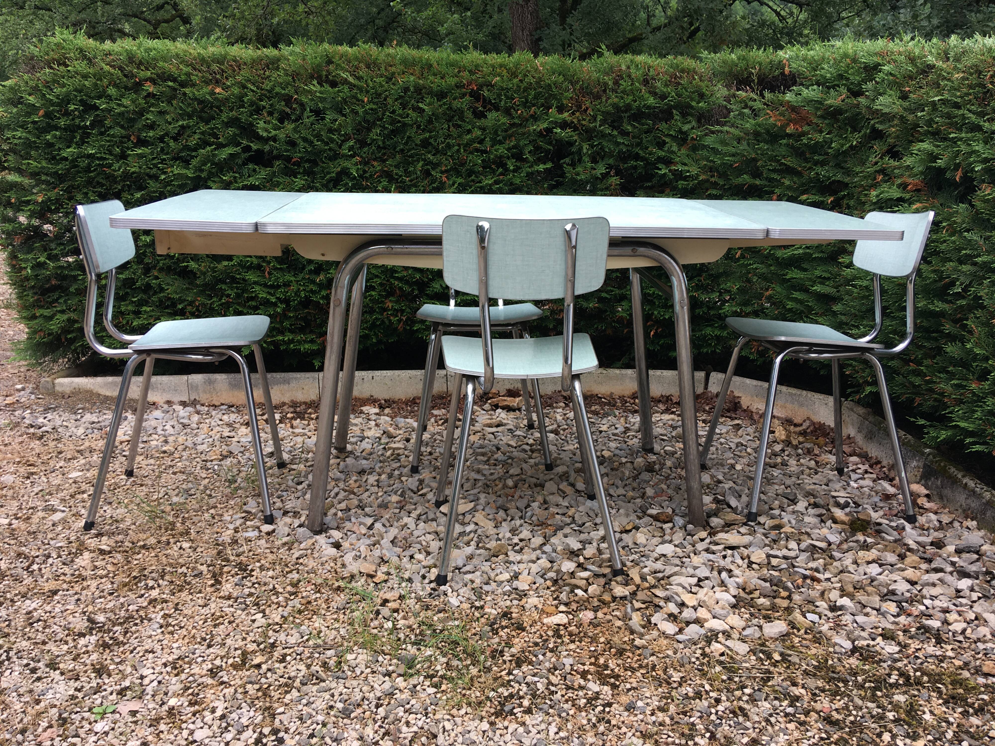 Formica table set with extensions + 4 Plastilux chairs