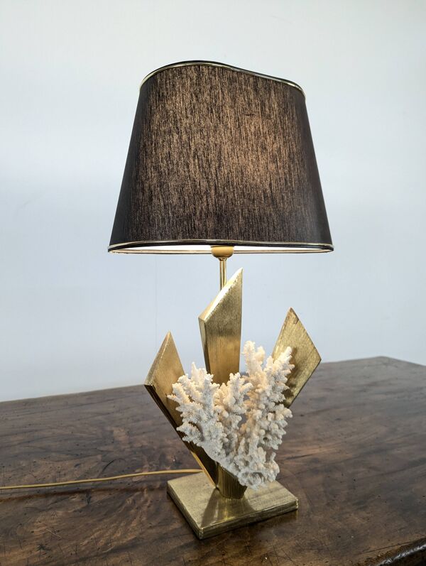 Lampe en laiton et corail de Christian Nowaczyk et Daniel Chassin