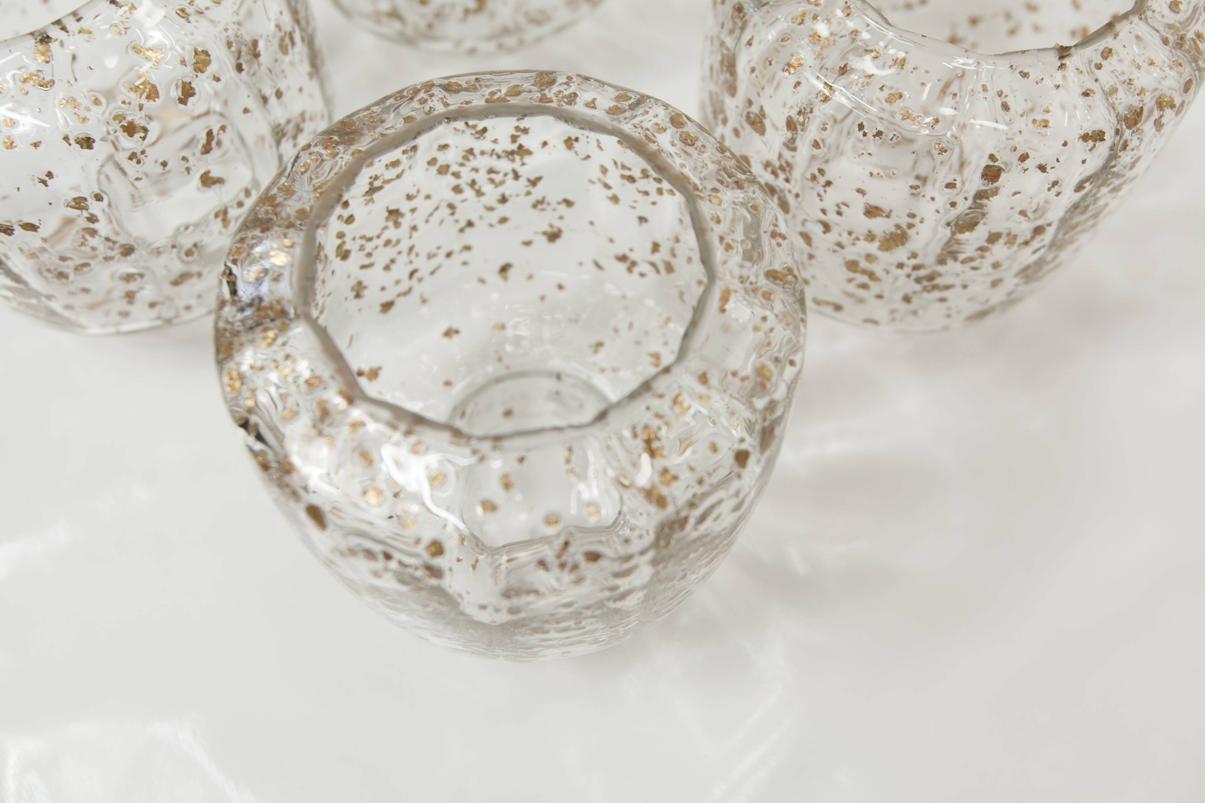 Lustre 5 branches doré et verre soufflé à paillettes dorées 1960