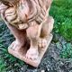 Paire de lion de jardin en terre cuite ancien