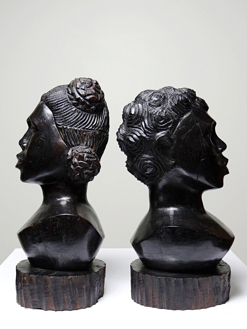 Couple of Malagasy busts in dark exotic wood, carved, craftsmanship from the 1940s to 1970s.
