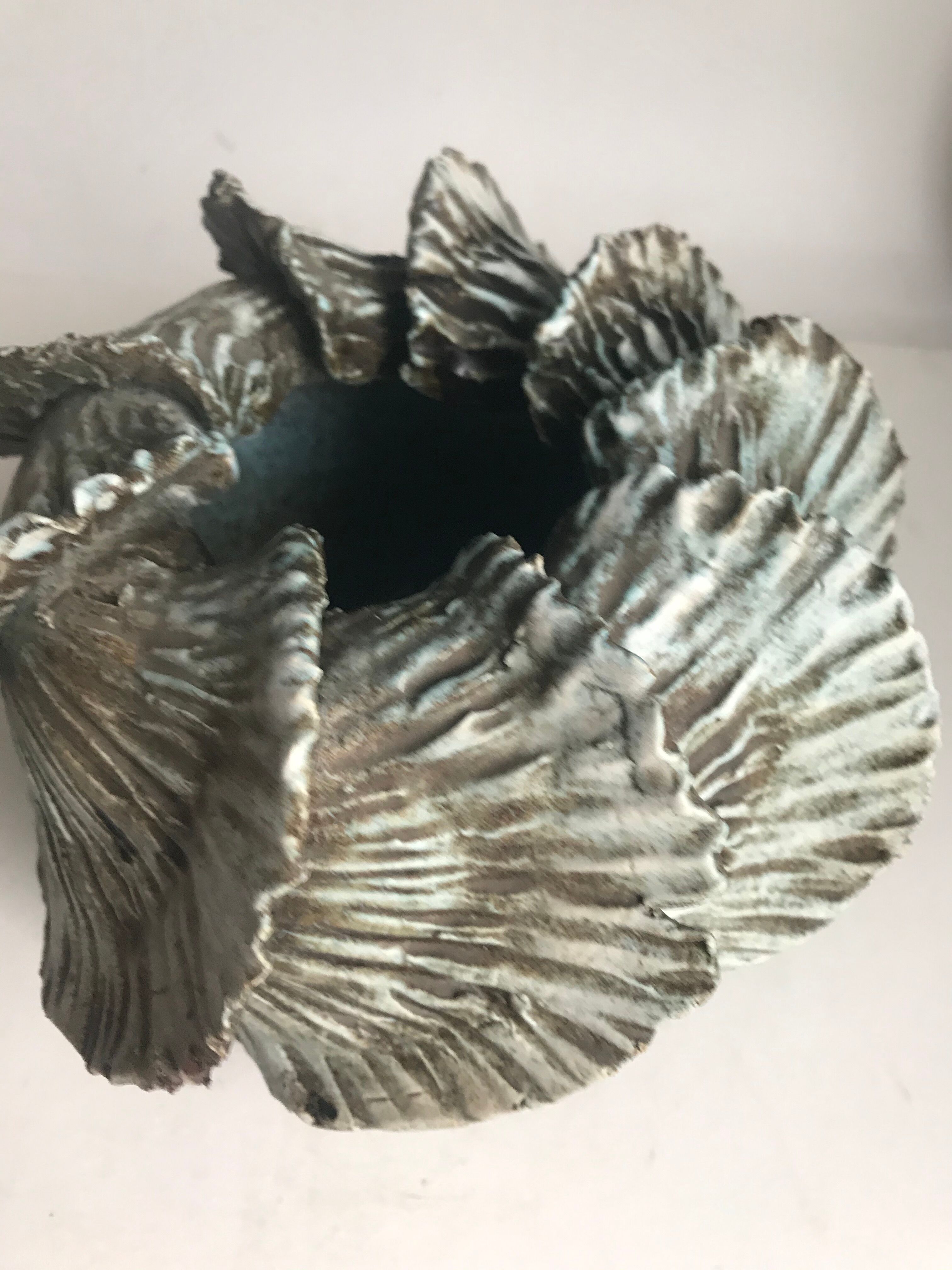 Ceramic vase deceives the eye of Jova kale