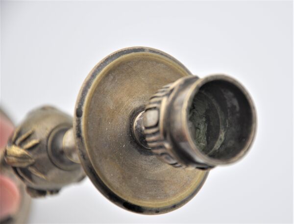 Paire d'anciens bougeoirs bronze doré