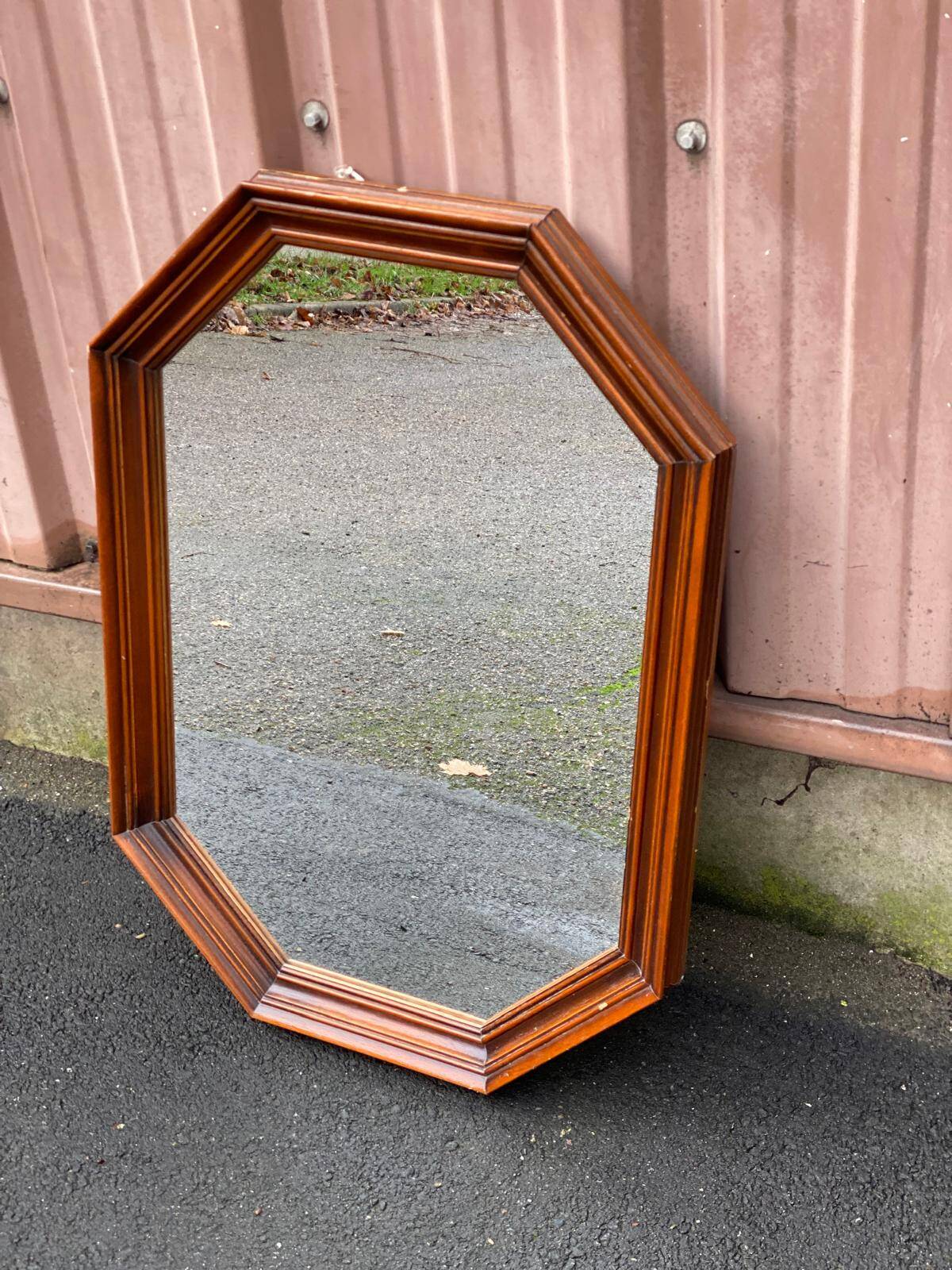 Vintage octagonal mirror in solid wood 70x50cm