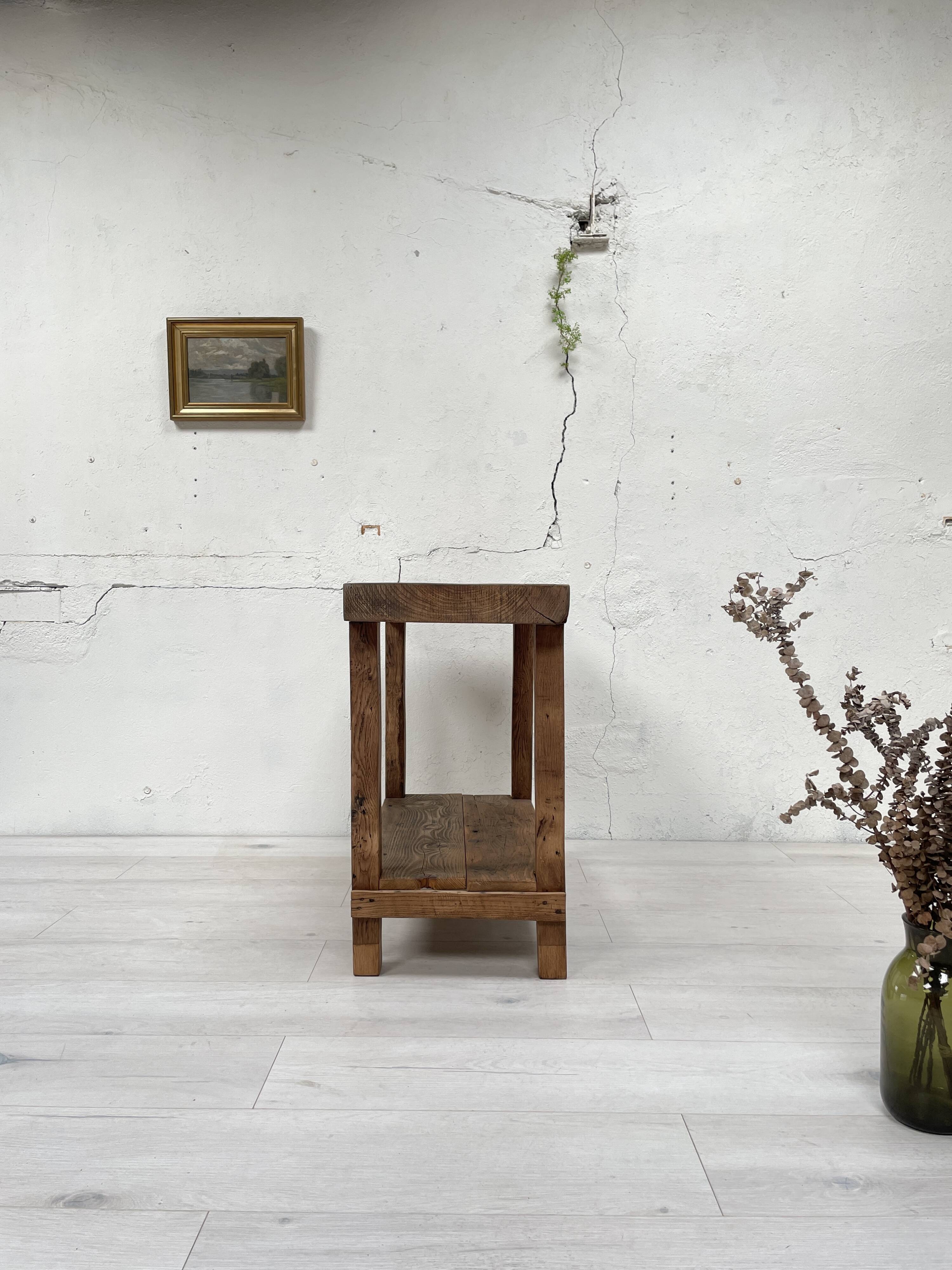Establishment / console in raw wood