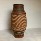 Homvombeit terra cotta vase