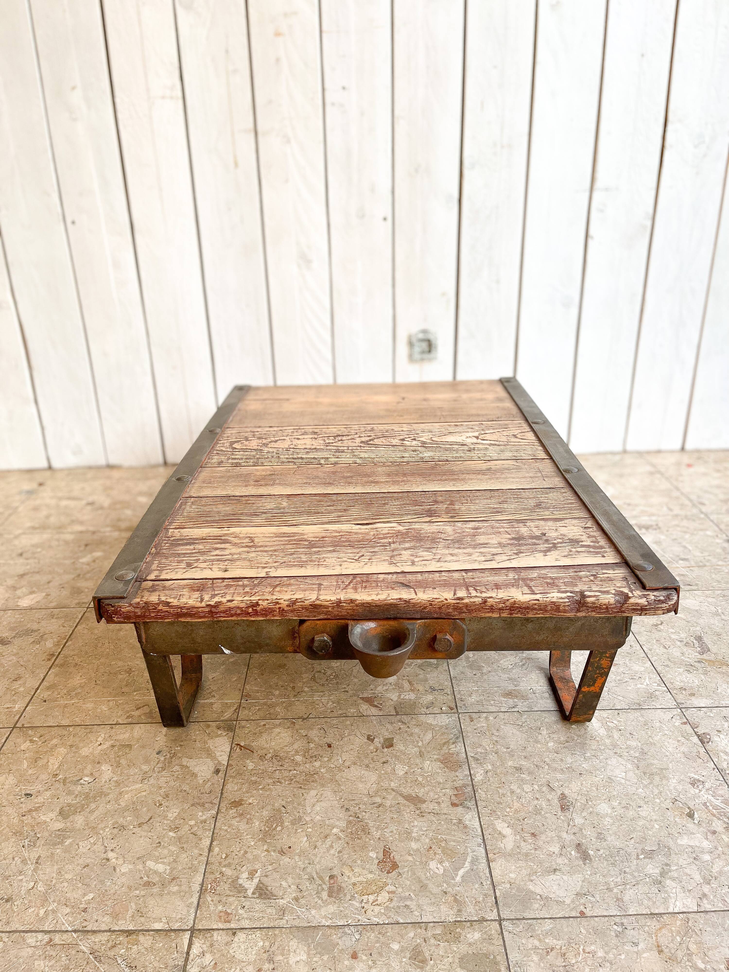 SNCF pallet coffee table
