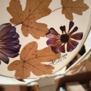 Large vintage flower lamp signed Aumaire – 80 cm – Herbarium of dried flowers