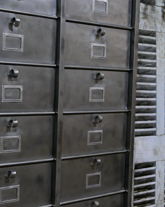 Furniture with 20 strafor industrial lockers