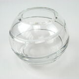 Vase boule en cristal, taillé spirale