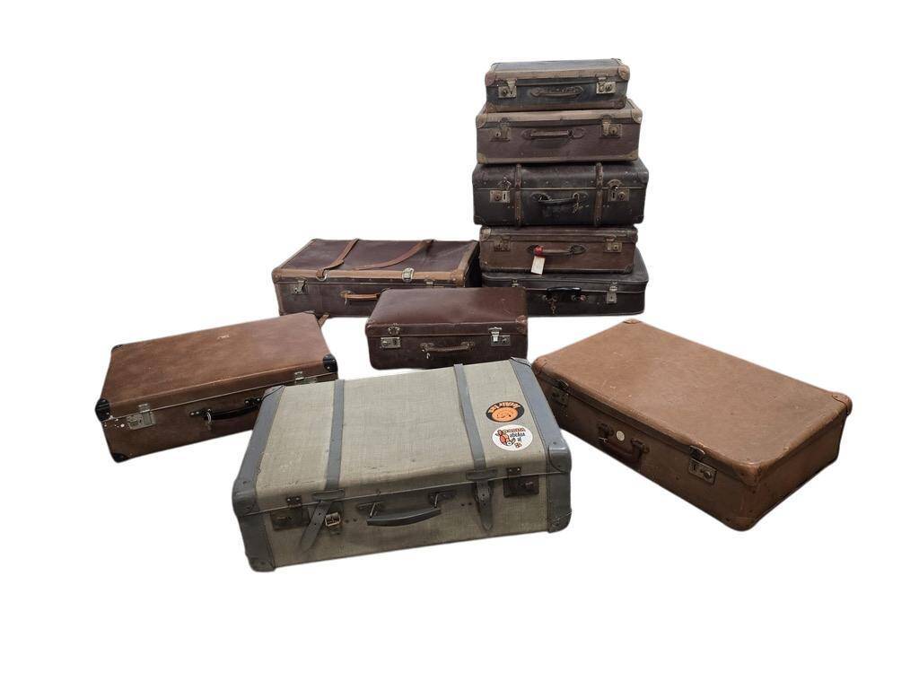 Vintage travel suitcase / trunk / chest