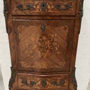 Louis XV style lady's secretary in light wood marquetry, 20th century.