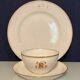 Service à thé en porcelaine (Limoges) 35 pieces monogrammè à liseré doré